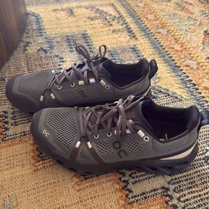 On Running Cloudsurfer Trail Size 8.5 Mens